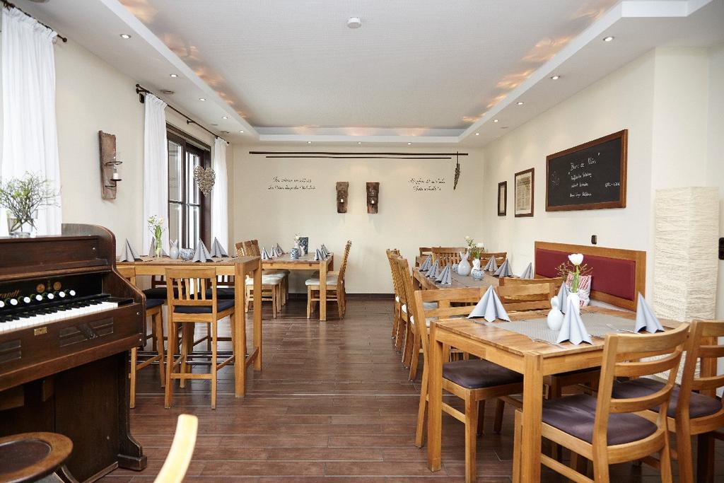 Hotel Landgasthof Wallburg Eltmann Buitenkant foto